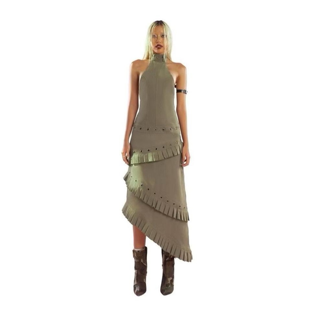 TATICHU-PUZZLE HALTER NECK
PLEATED TRIM DRESS